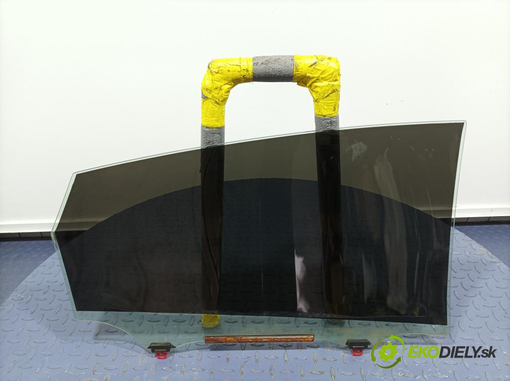 Toyota Prius 2007 sklo dvere zad ľavé 01