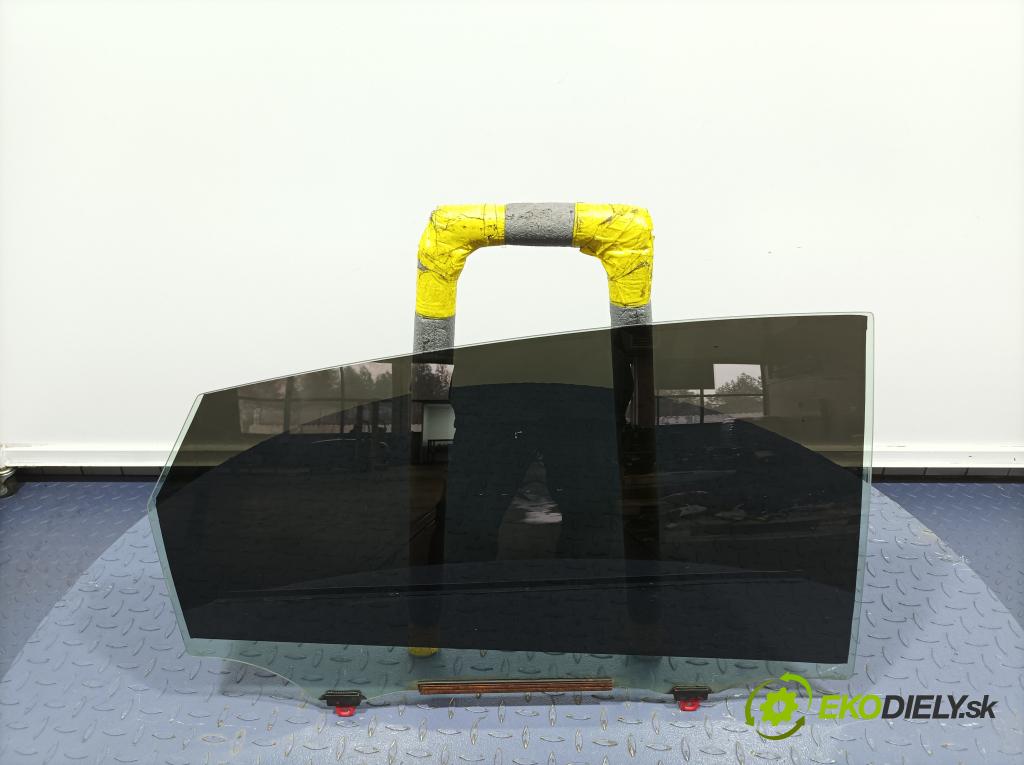 Toyota Prius 2007 sklo dvere zad Prava: 01