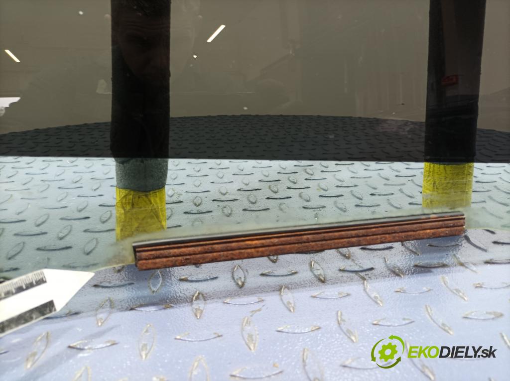 Toyota Prius 2007 sklo dvere zad Prava: 01