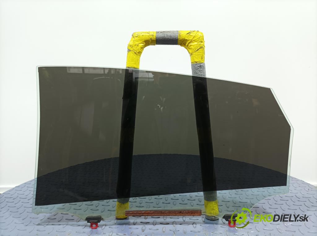 Toyota Prius 2007 sklo dvere zad Prava: 01