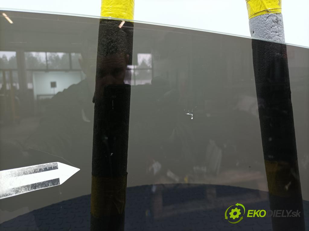 Toyota Prius 2007 sklo dvere zad Prava: 01