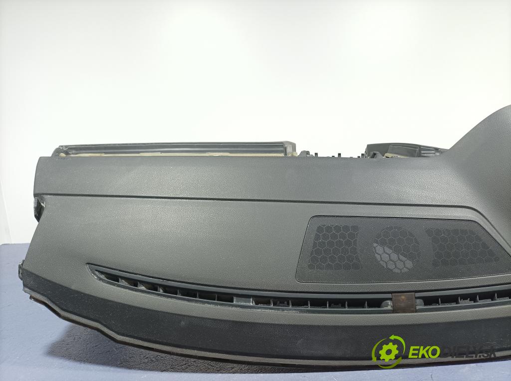 Vw Passat 2015 kokpit,pristrojová doska 01