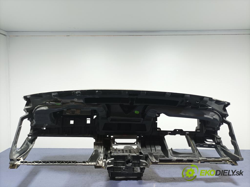 Vw Passat 2015 kokpit,pristrojová doska 01