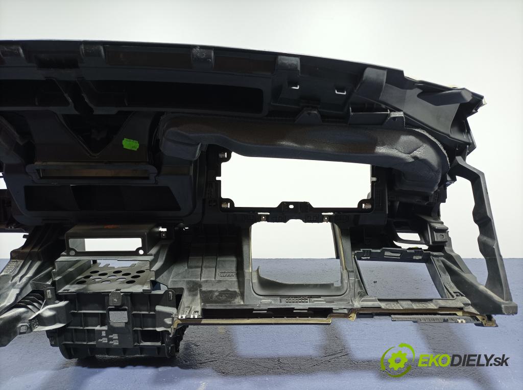 Vw Passat 2015 kokpit,pristrojová doska 01