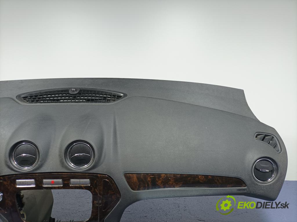 Ford Mondeo 2007 kokpit,pristrojová doska 01