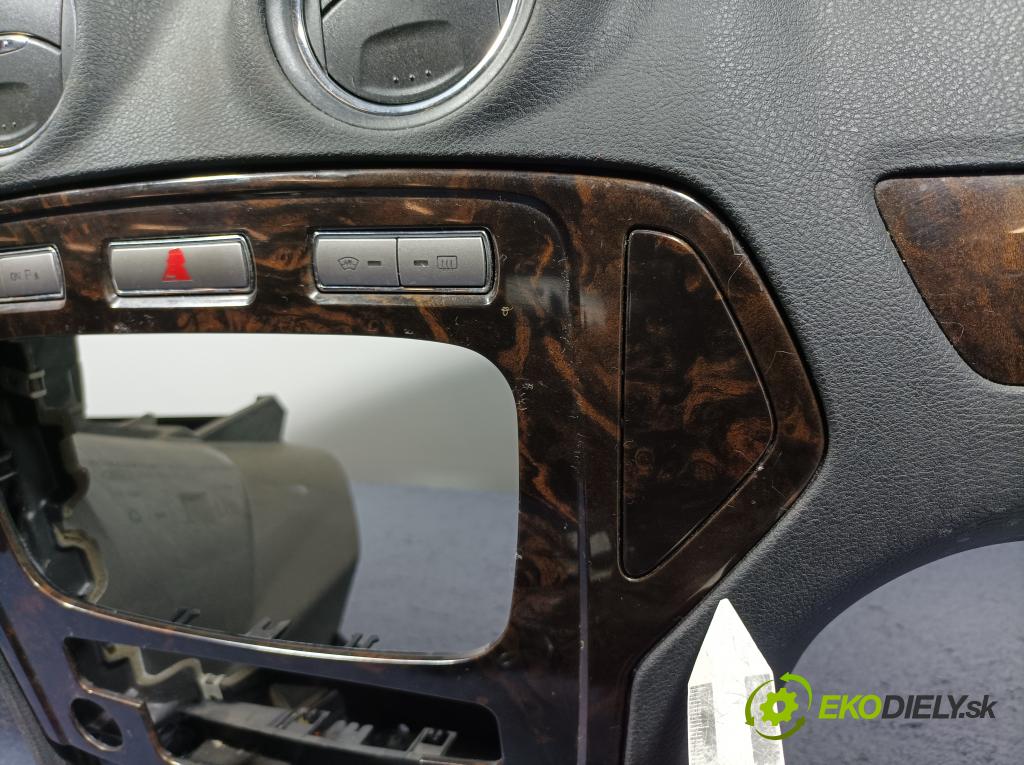 Ford Mondeo 2007 kokpit,pristrojová doska 01