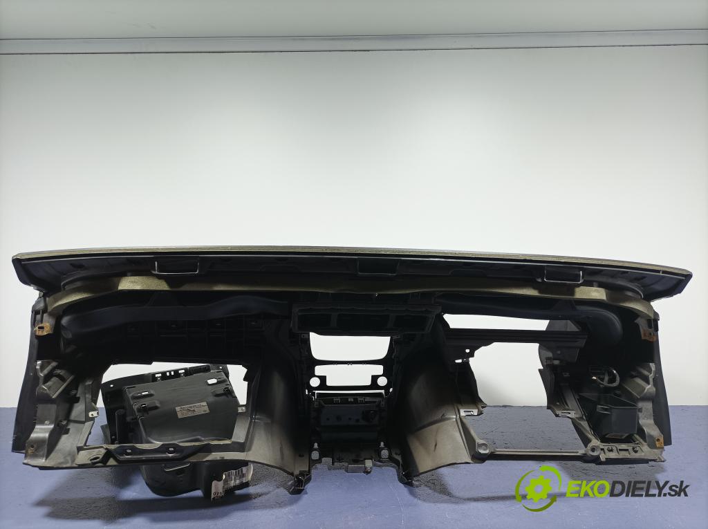 Ford Mondeo 2007 kokpit,pristrojová doska 01