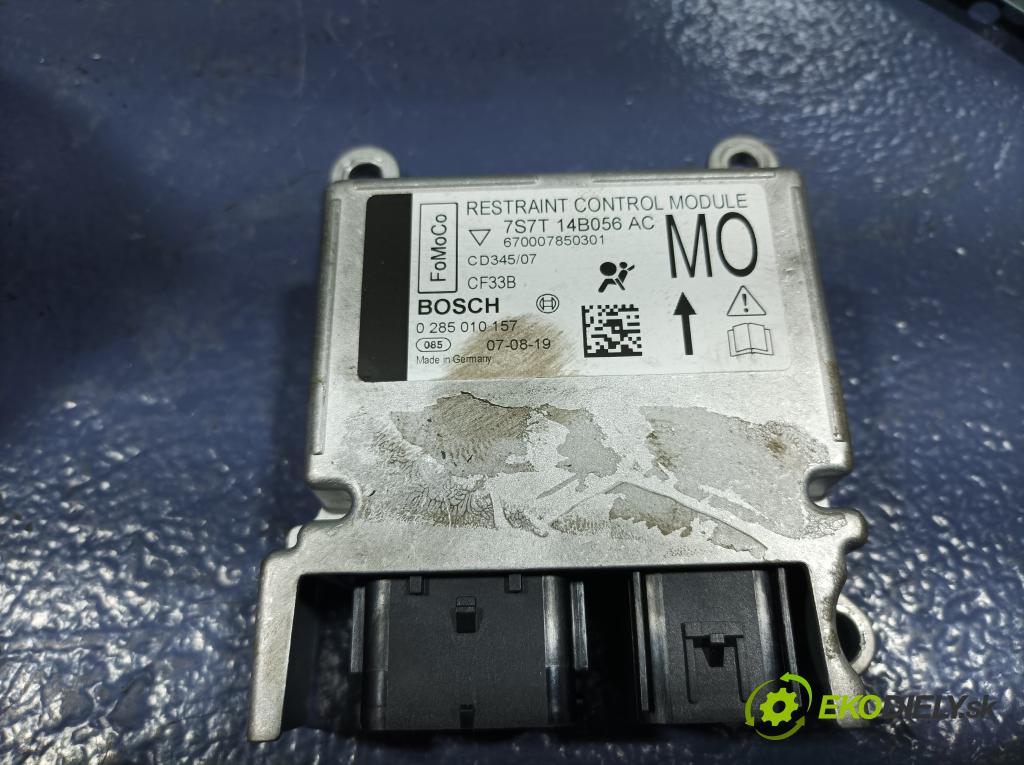 Ford Mondeo 2007 kokpit,pristrojová doska 01