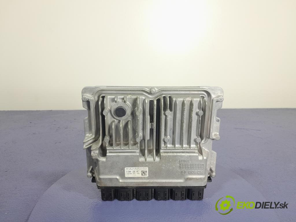 Bmw Seria 3 2019 řídící jednotka Motor: 9844138