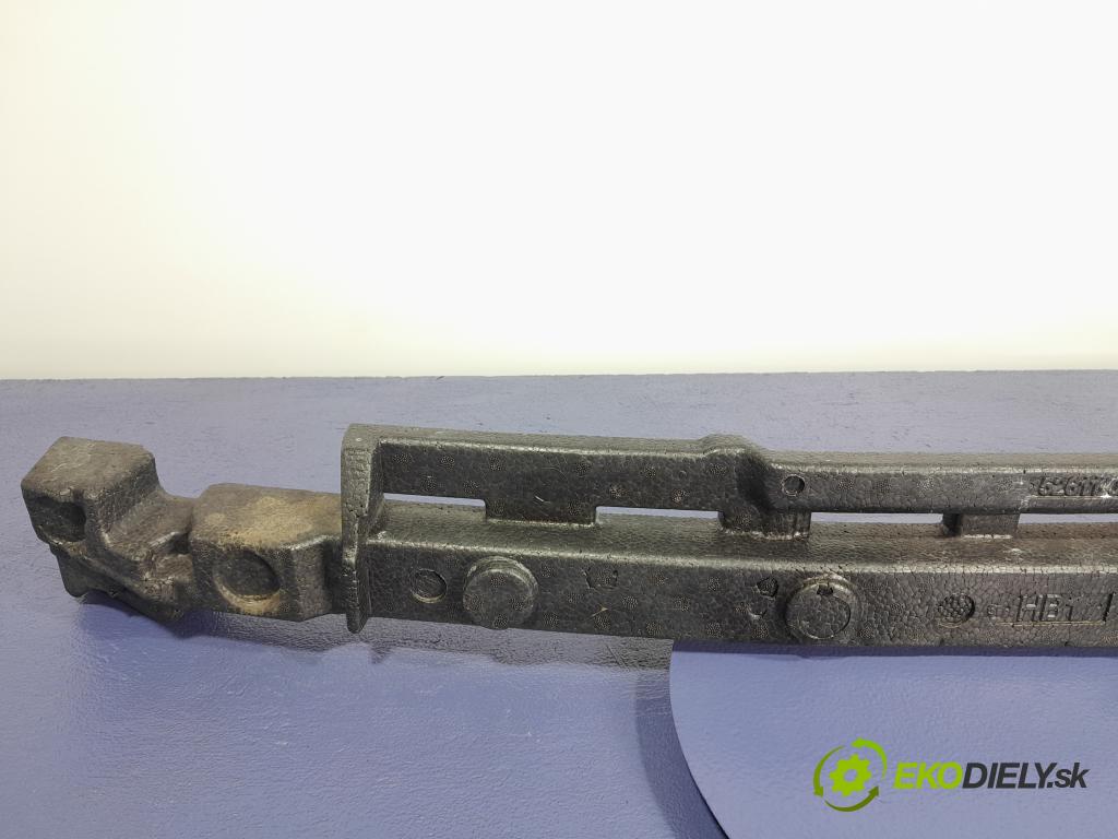 Toyota Auris 2017 výztuha narazník před 52611-02380