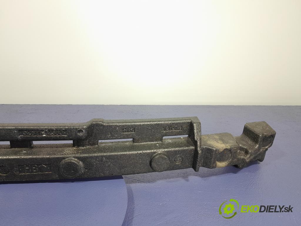 Toyota Auris 2017 výztuha narazník před 52611-02380