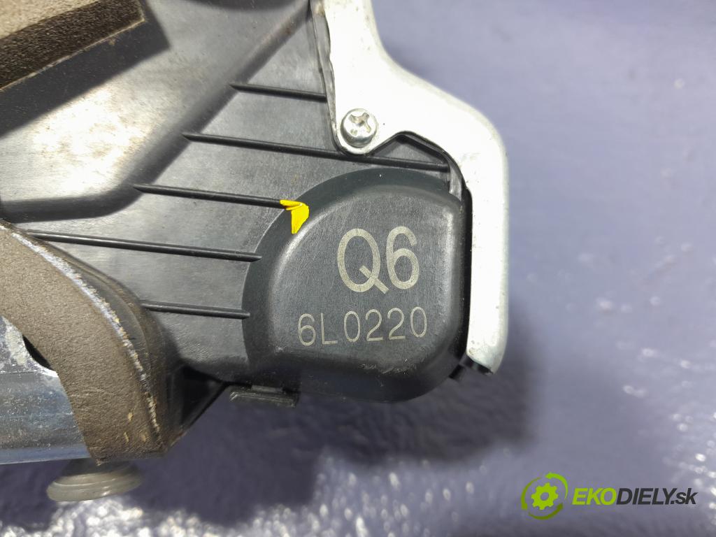 Toyota Auris 2017 zámek dveře před v pravo: A046693