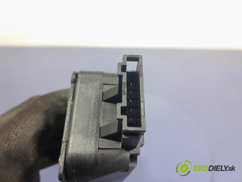 Skoda Octavia 2020 zámek Klapky: kufr 4F9827383G