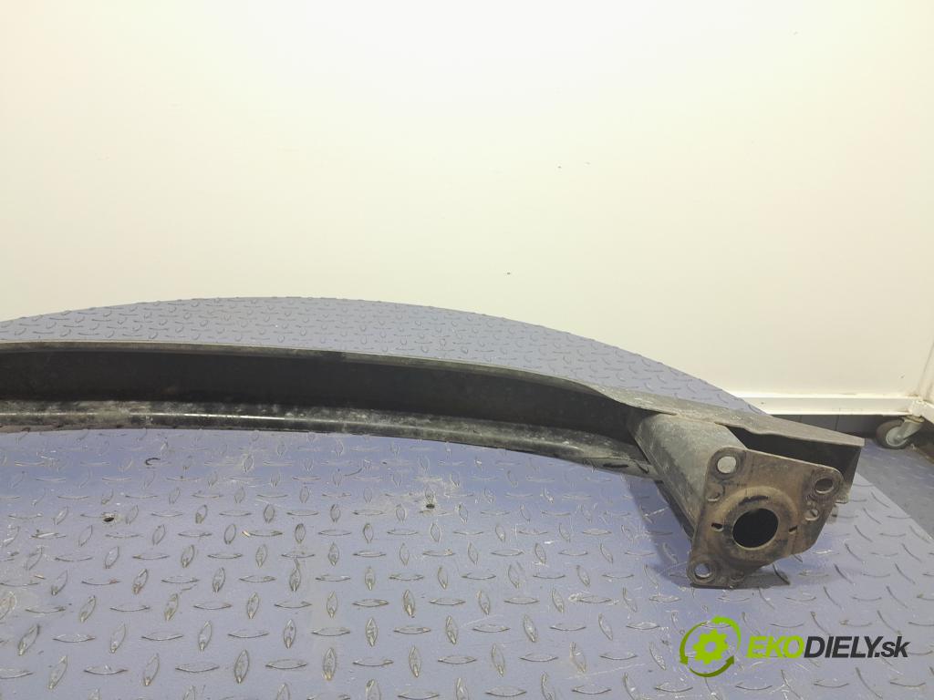Vw Passat 2000 výztuha narazník před 01