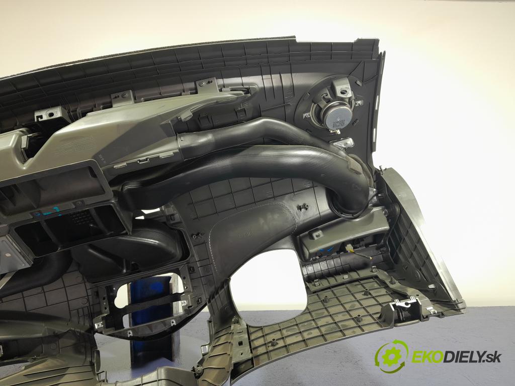 Chevrolet Spark 2010 kokpit,pristrojová doska 01