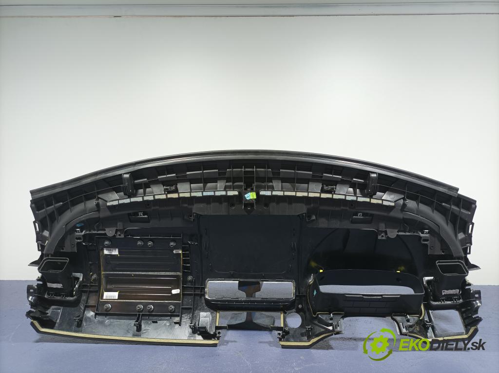 Volvo S40/V40 2011 kokpit,pristrojová doska 8623347
