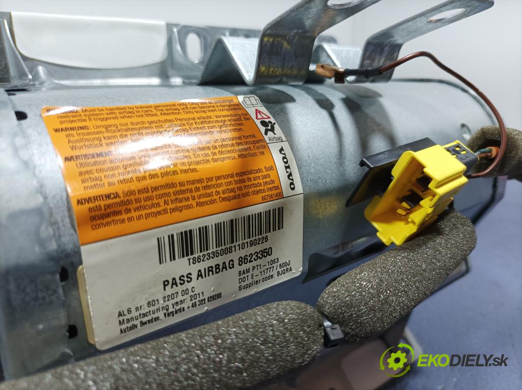 Volvo S40/V40 2011 kokpit,pristrojová doska 8623347