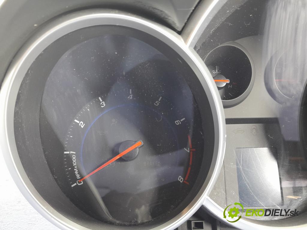 Chevrolet Cruze 2009 Přístrojová deska 92824448