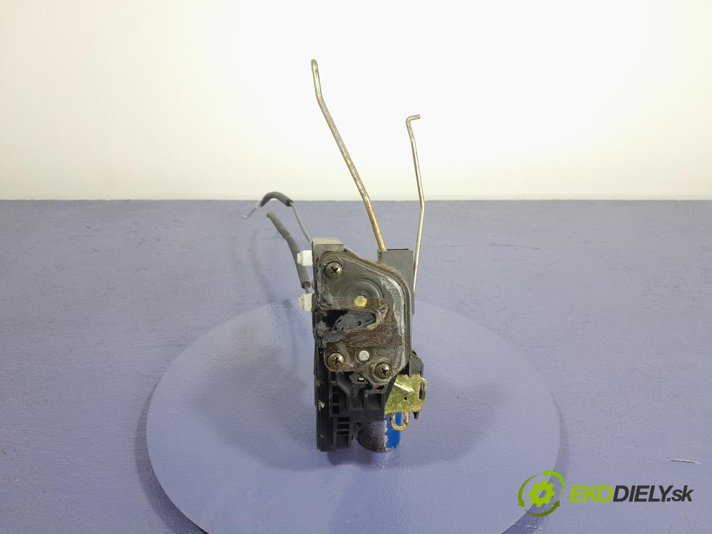 Hyundai Santa Fe 2005 zámek dveře před v pravo: 01