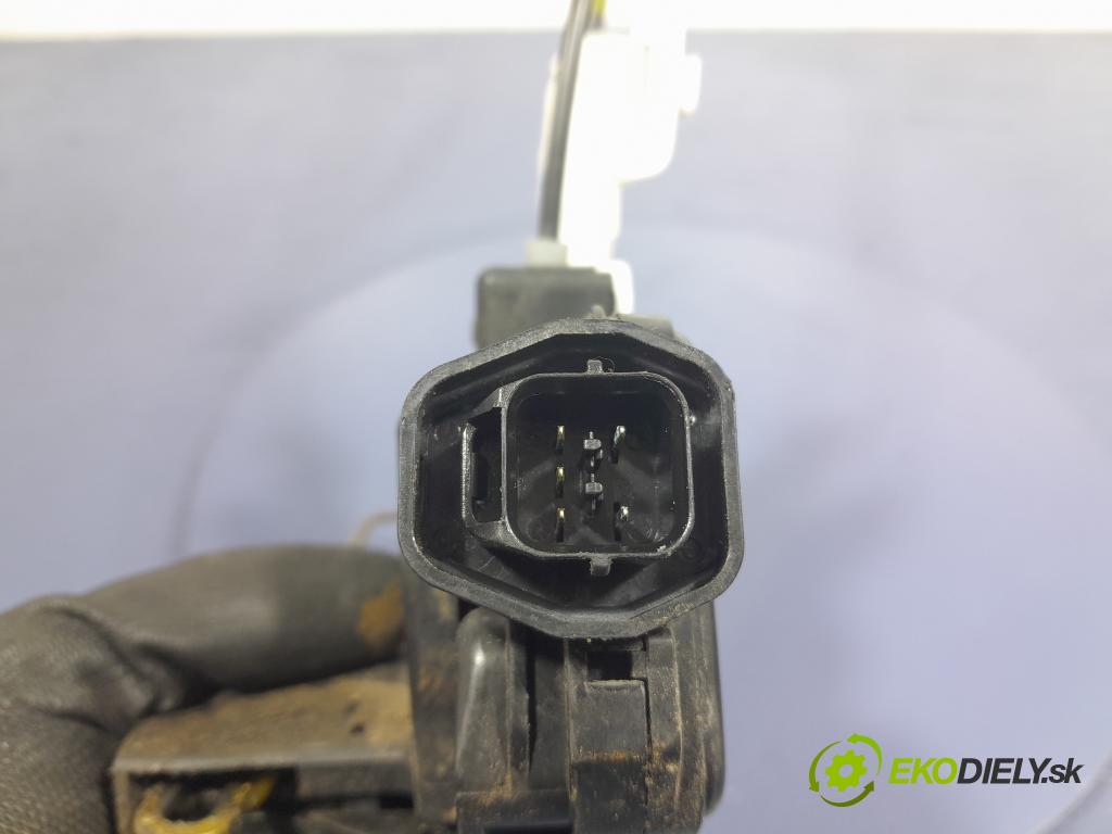 Hyundai Santa Fe 2005 zámek dveře před v pravo: 01
