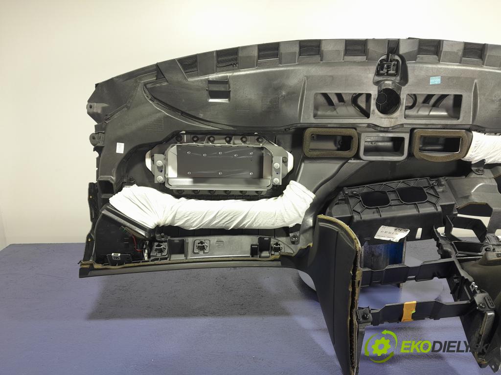 Audi A6 2007 kokpit,pristrojová doska 4F1857003A