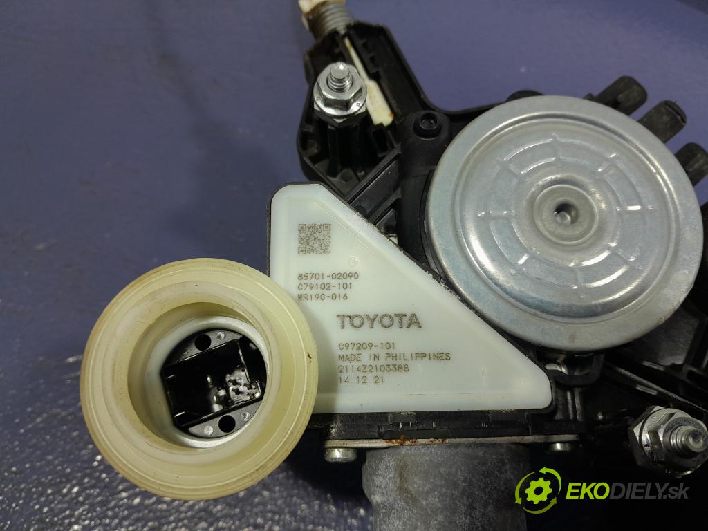 Toyota Corolla 2022 mechanismus stahování Sklenka: před Levý: 69820-02801-C