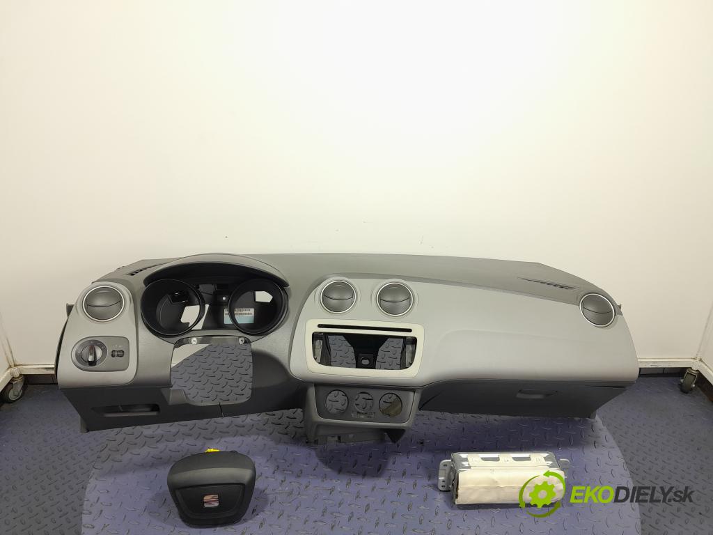 Seat Ibiza 2008 kokpit,pristrojová doska 01