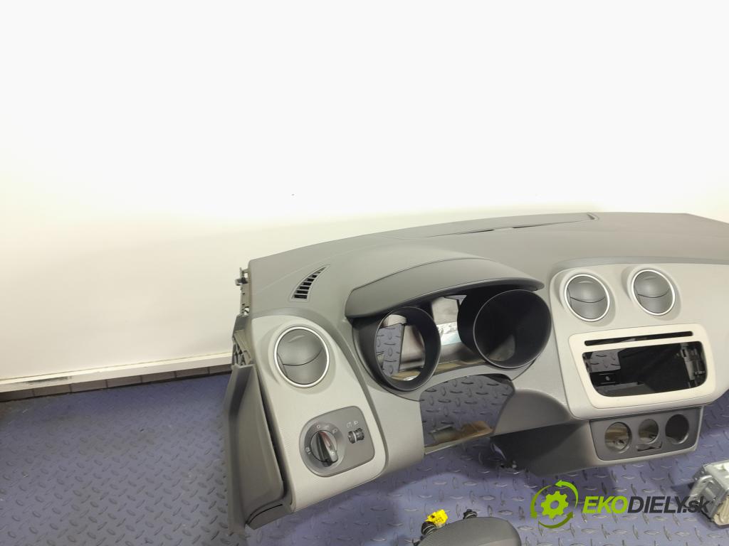 Seat Ibiza 2008 kokpit,pristrojová doska 01