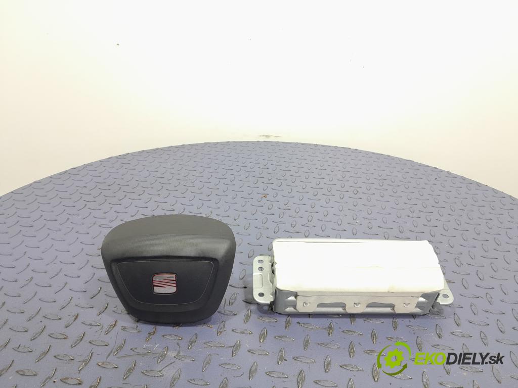 Seat Ibiza 2008 kokpit,pristrojová doska 01