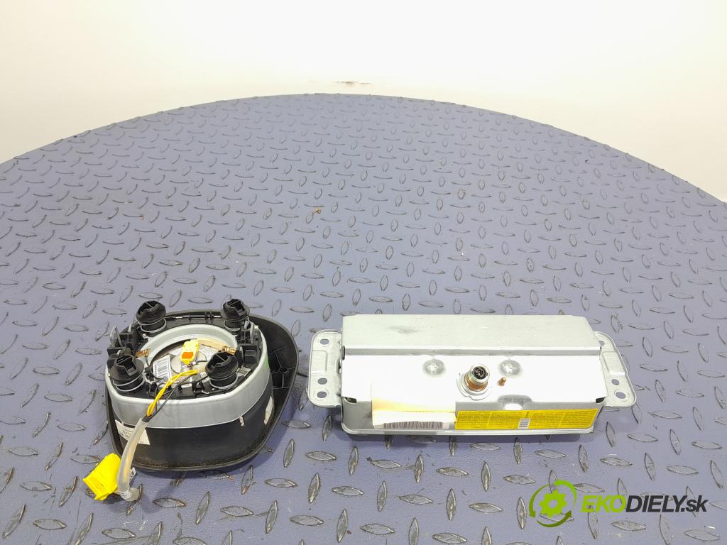 Seat Ibiza 2008 kokpit,pristrojová doska 01