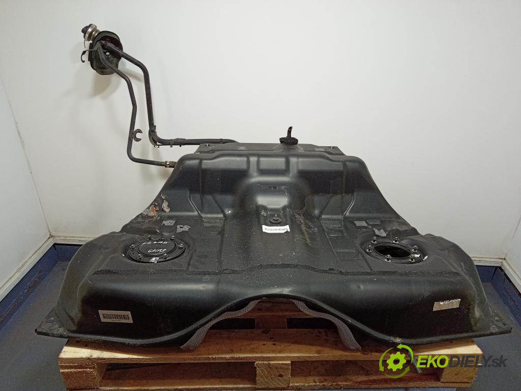 Mercedes S-klasa 2006 Nádrž: paliva A2214701501