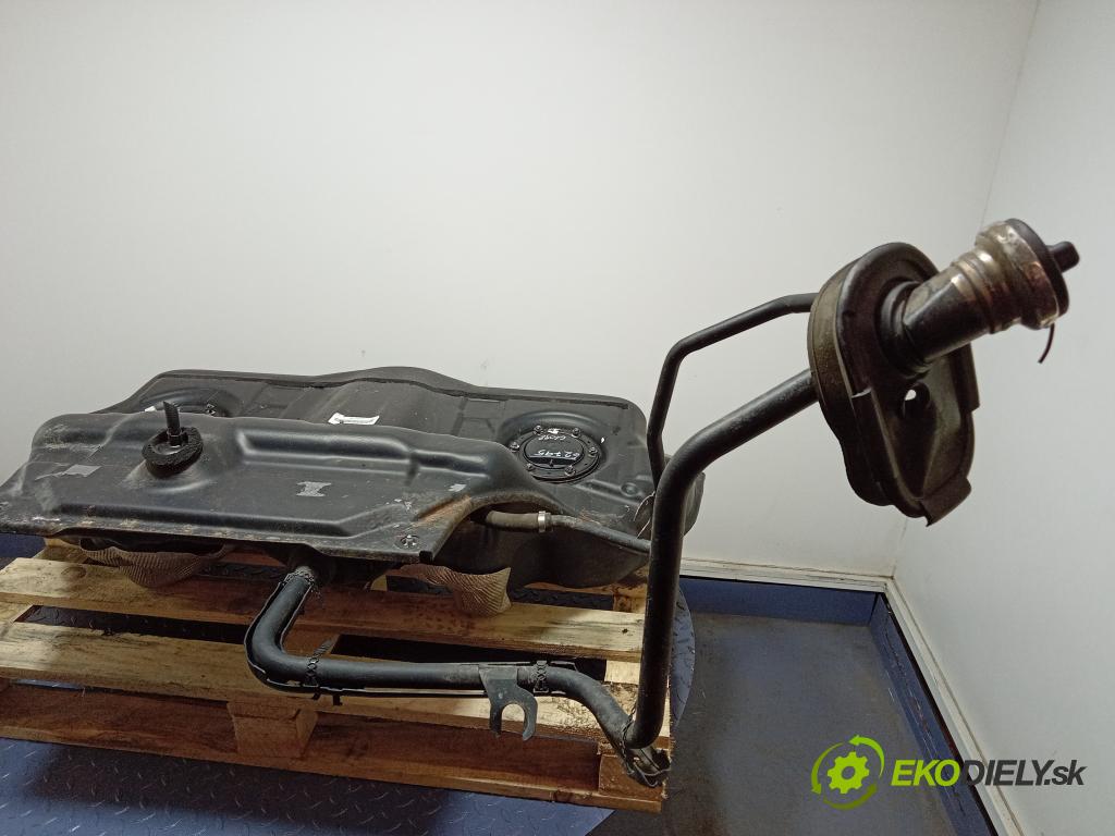 Mercedes S-klasa 2006 Nádrž: paliva A2214701501