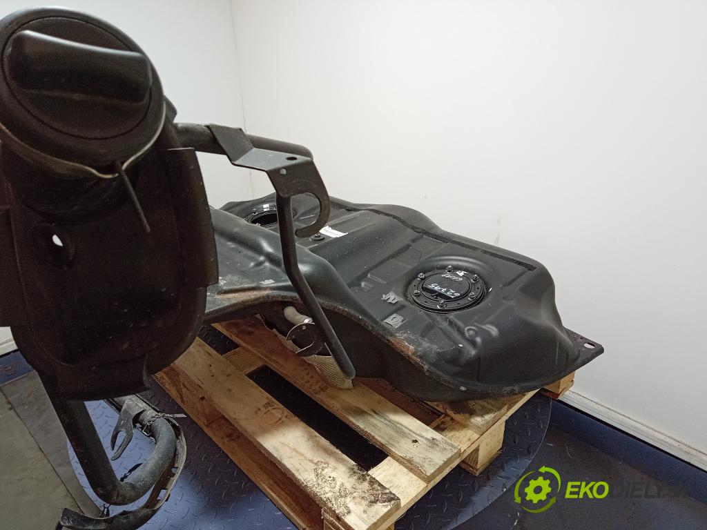 Mercedes S-klasa 2006 Nádrž: paliva A2214701501