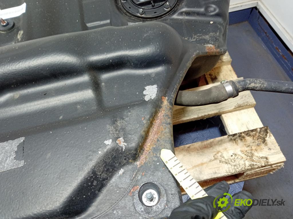 Mercedes S-klasa 2006 Nádrž: paliva A2214701501