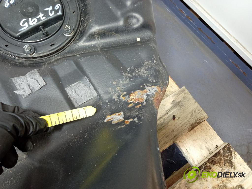 Mercedes S-klasa 2006 Nádrž: paliva A2214701501