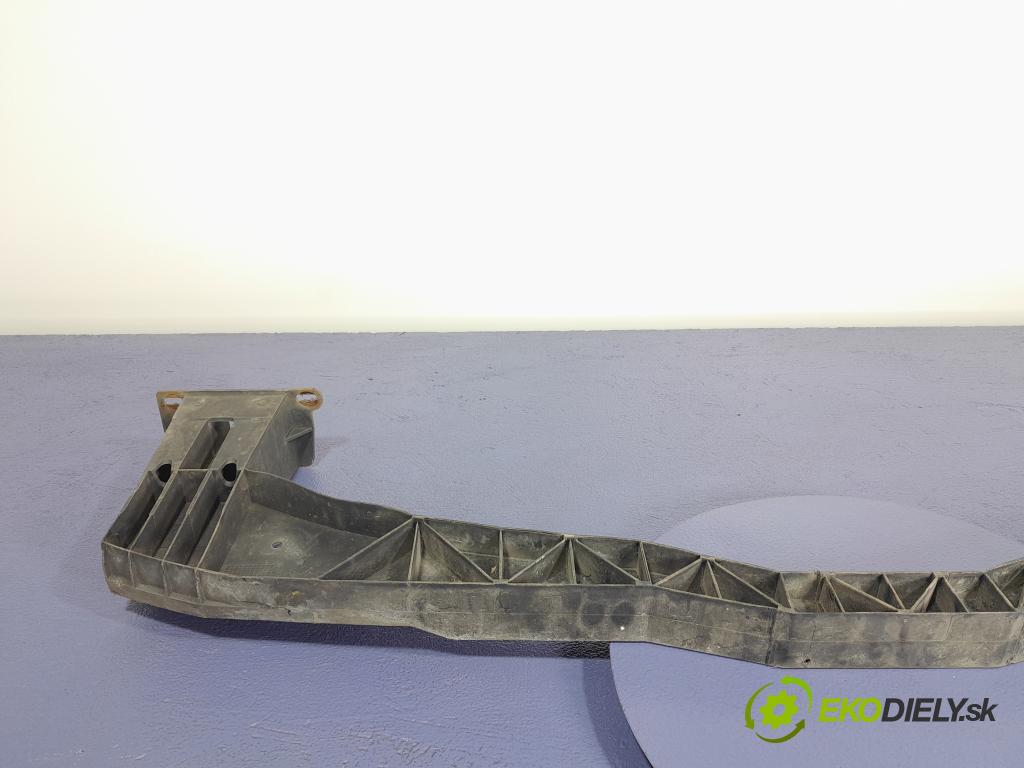 Citroen C4 2005 výztuha narazník před 9646895580