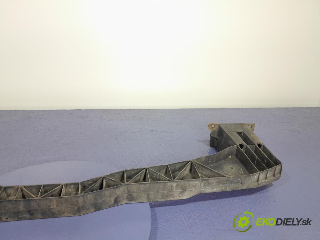 Citroen C4 2005 výztuha narazník před 9646895580