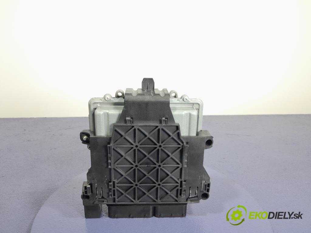 Volvo V60 2013 riadiaca jednotka Motor: 31336983