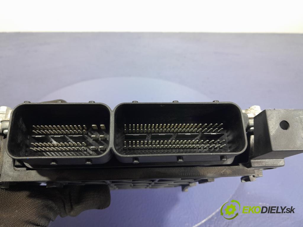 Volvo V60 2013 riadiaca jednotka Motor: 31336983