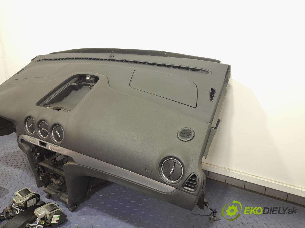 Ford S-max 2007 kokpit,pristrojová doska 01