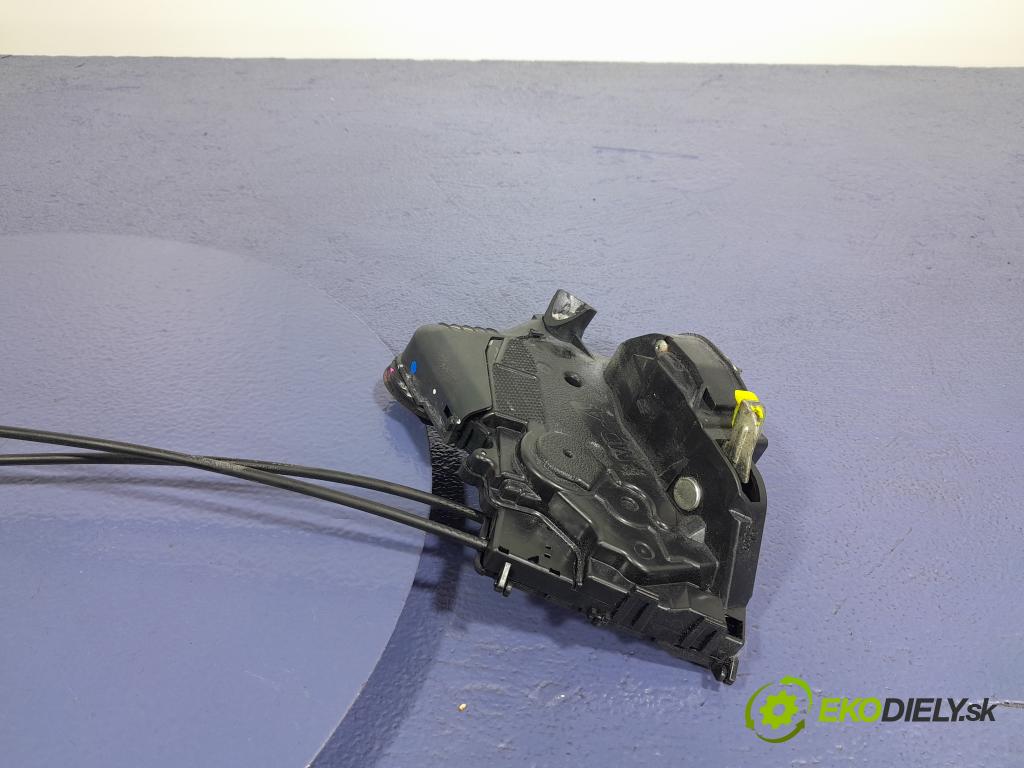 Toyota Prius 2007 zámek dveře před Levý: 01