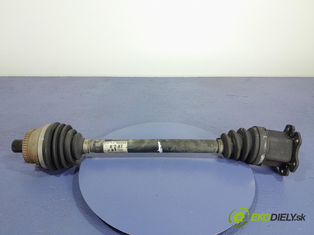 Audi A4 2005 poloos Prava: Predné 8E0407272AT