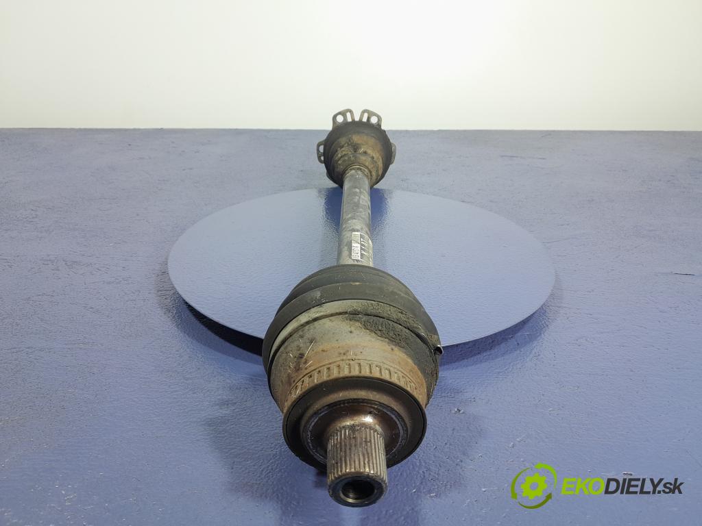 Audi A4 2005 poloos ľavá Predné 8E0407271AT