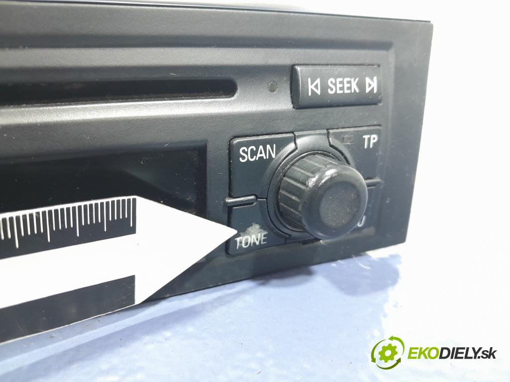 Audi A4 2005 Radio I Navigácia: 01