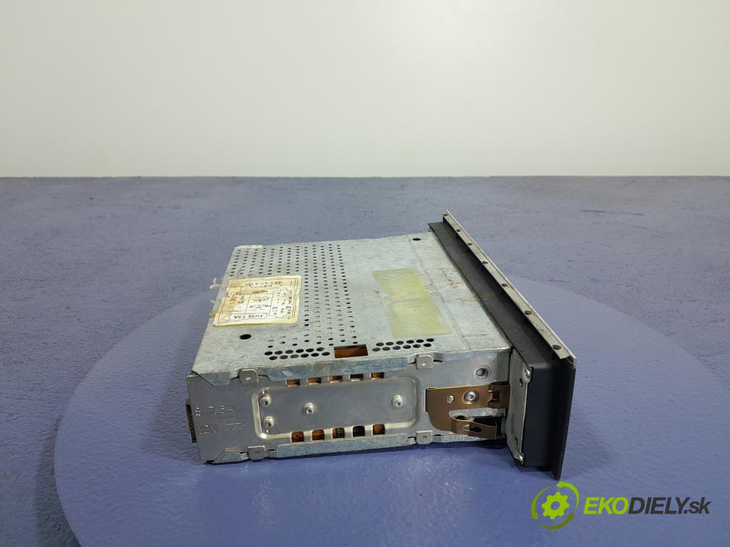 Audi A4 2005 Radio I Navigácia: 01