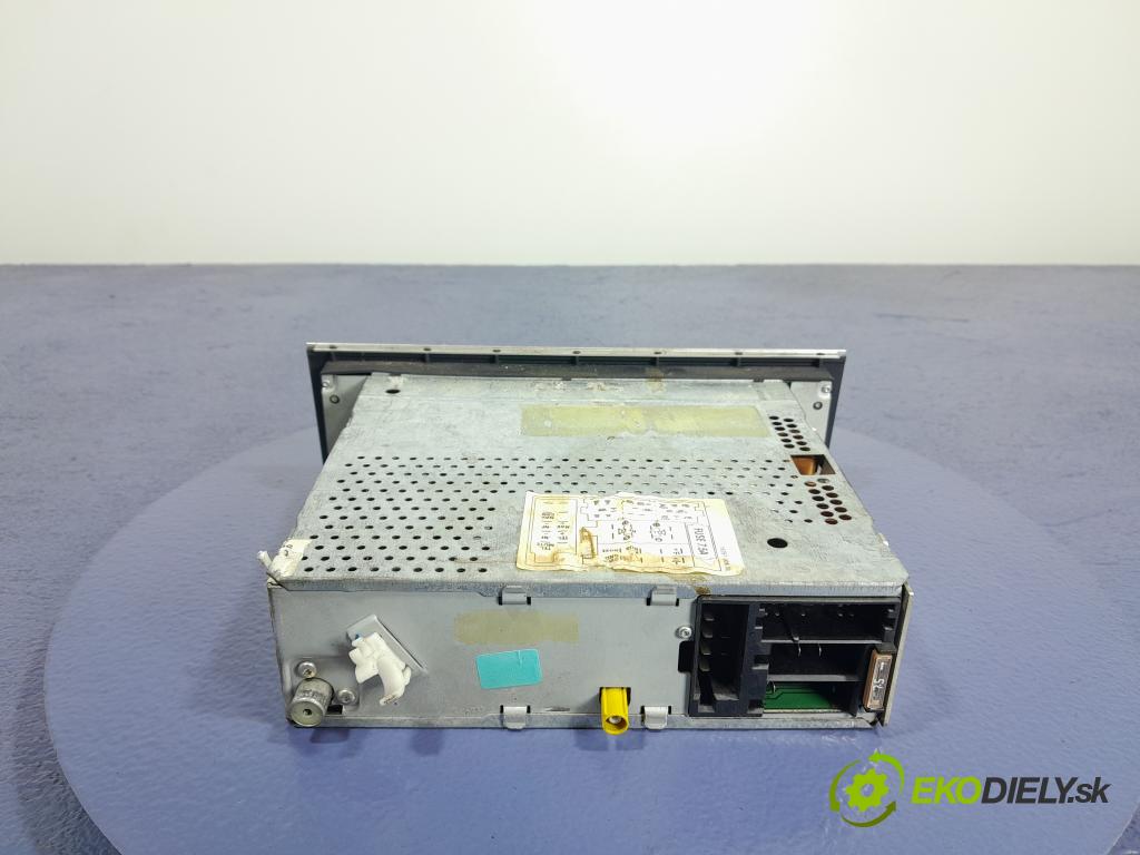 Audi A4 2005 Radio I Navigácia: 01