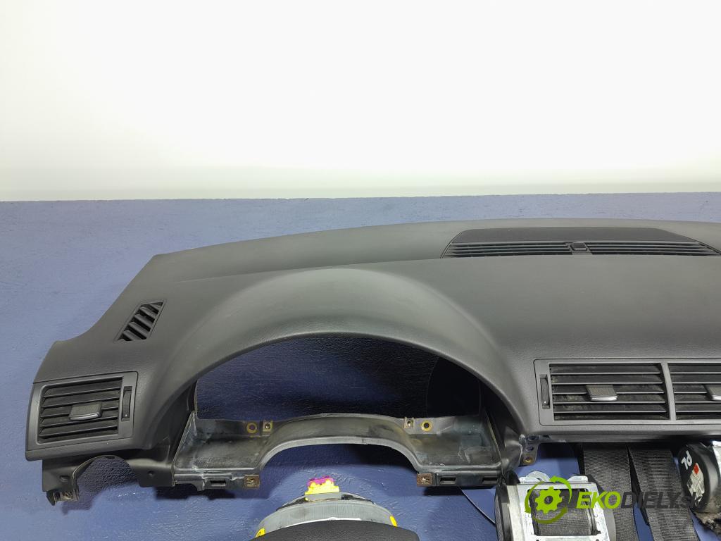 Audi A4 2005 kokpit,pristrojová doska 01