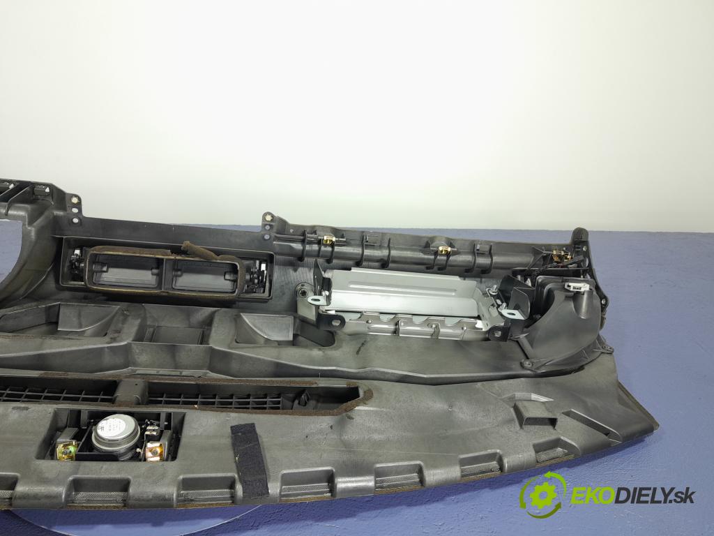 Audi A4 2005 kokpit,pristrojová doska 01