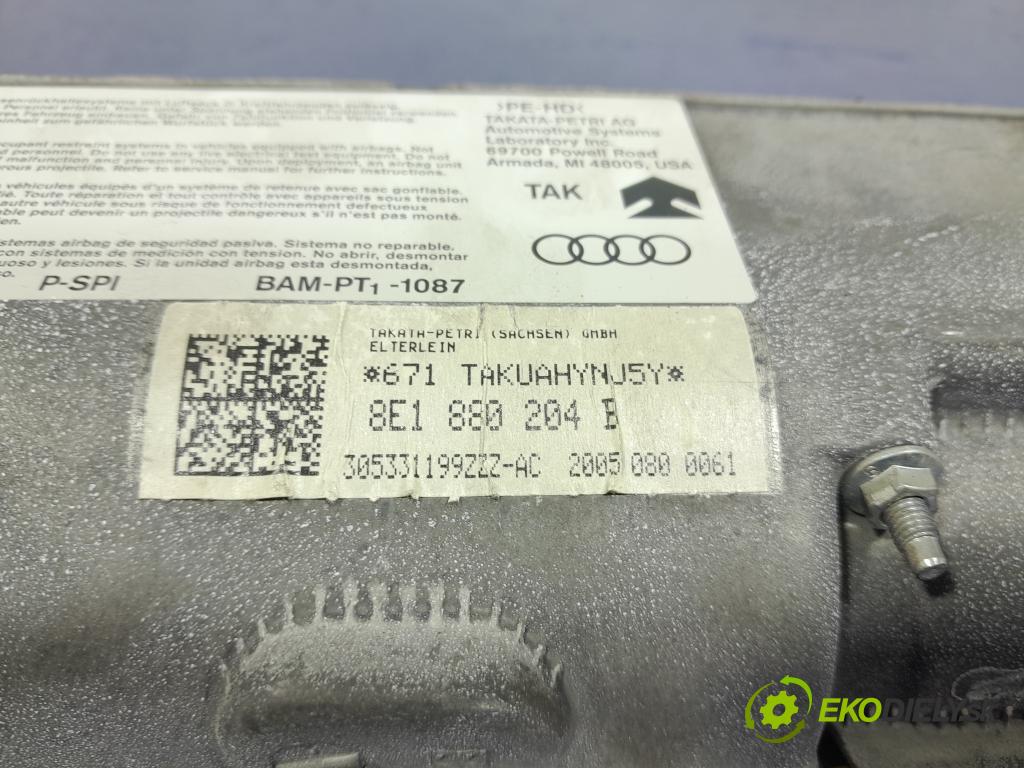 Audi A4 2005 kokpit,pristrojová doska 01