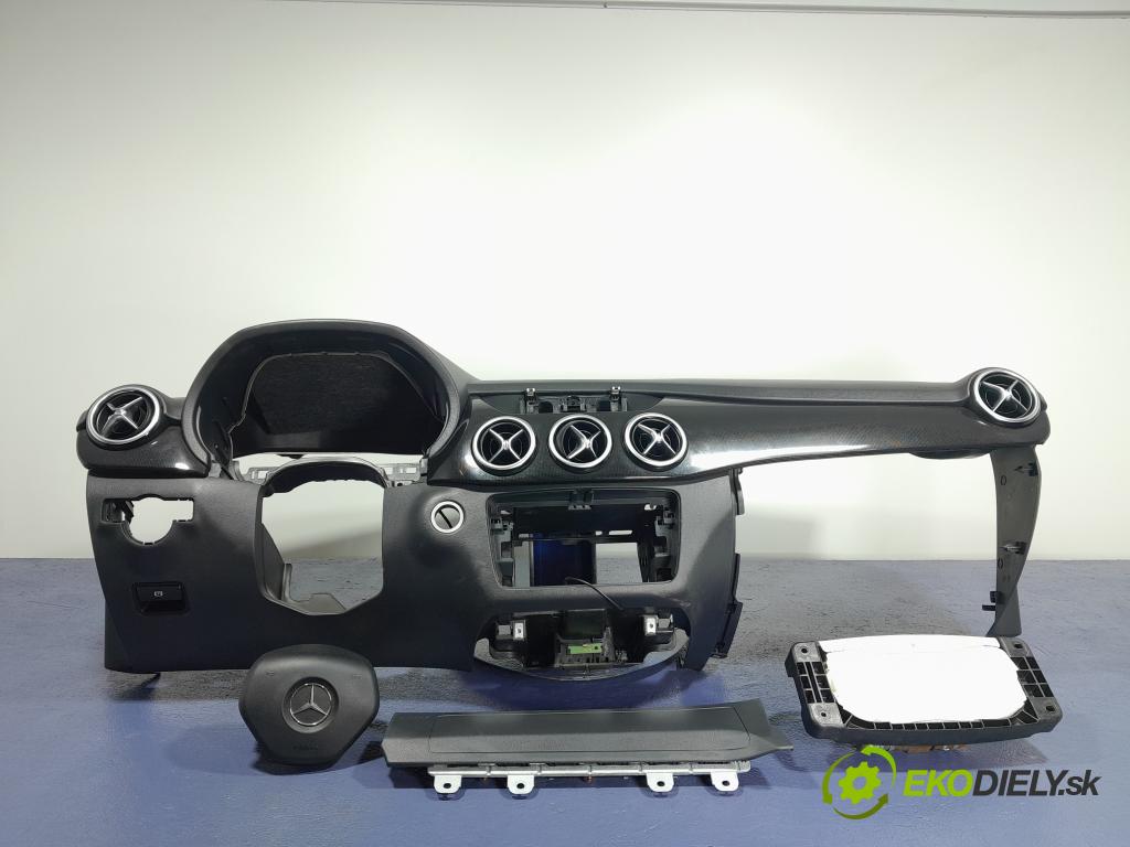 Mercedes B-klasa 2013 kokpit,pristrojová doska 01